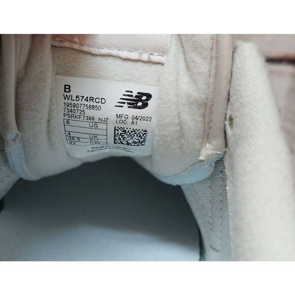 New Balance 574V2 Size 6 NWOB - Picture 8 of 8